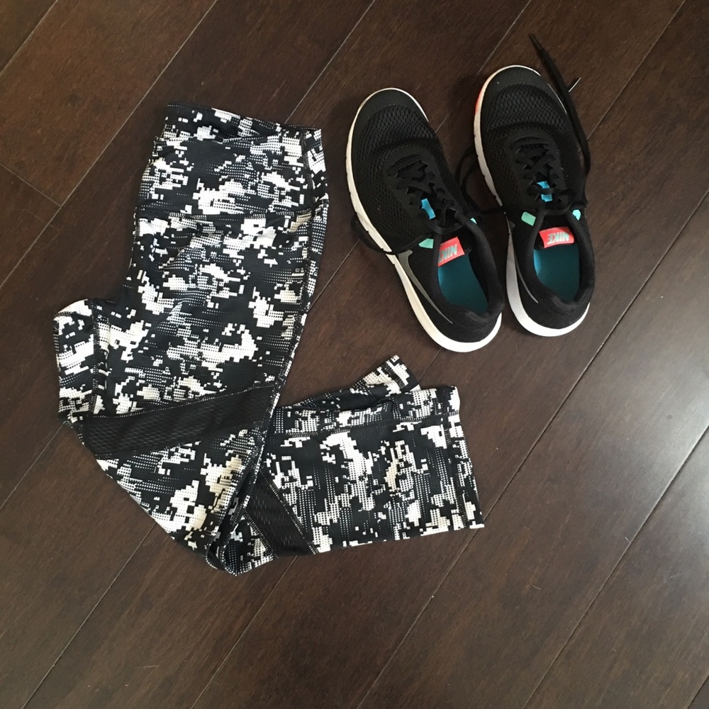 NWOT Reebok Cropped Leggings